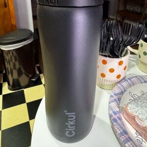 Cirkul Matte Black Water Bottle - Sleek Travel Bottle